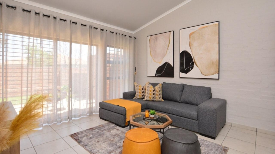 To Let 2 Bedroom Property for Rent in Van Der Hoff Park North West